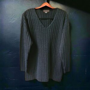 YARNWORKS Women's Oversized Black V- Neck Sweater